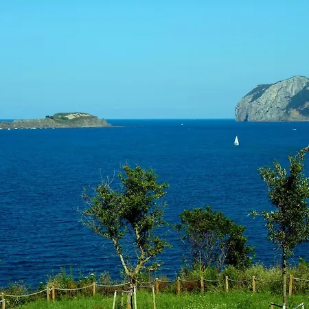 Talaberri Con Vistas Al Mar Bermeo